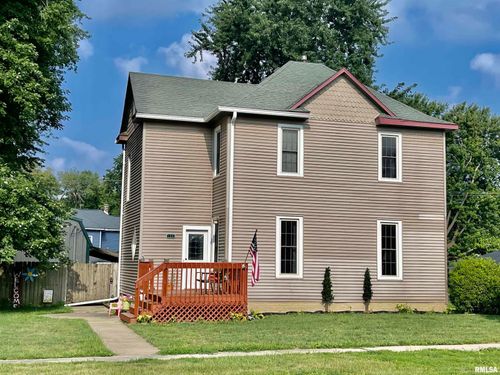 104 N Logan St, New Holland, IL, 62671-4077 | Card Image