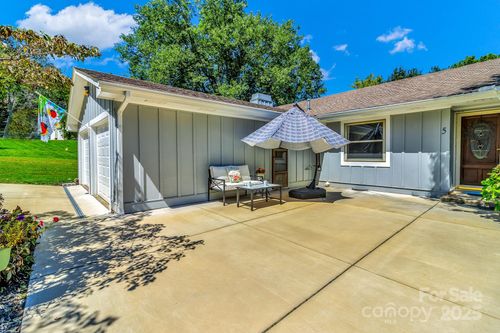 5 Fairway Dr, Arden, NC, 28704-2618 | Card Image