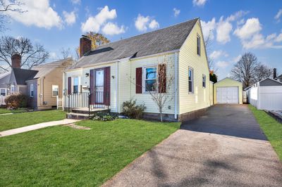 Bright and sunny cape in quiet neighborhood | Image 1