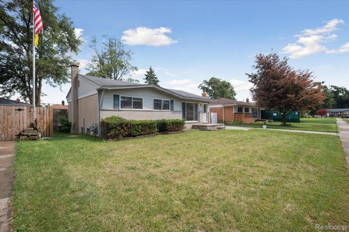 32556 Bridge St, Garden City, MI, 48135-1601 | Card Image