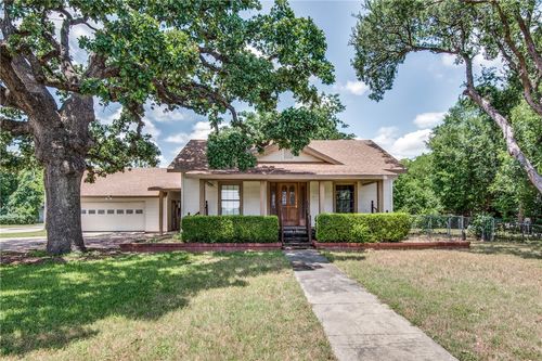 327 S Jefferson St, Irving, TX, 75060-4140 | Card Image
