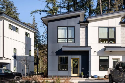 2827 Caster Pl, Victoria, BC, V9B7B8 | Card Image