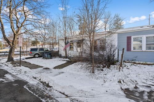 4 Locust St, Newburgh, NY, 12550-6515 | Card Image