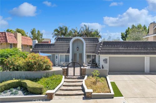 6380 E Bixby Hill Rd, Long Beach, CA, 90815-4701 | Card Image