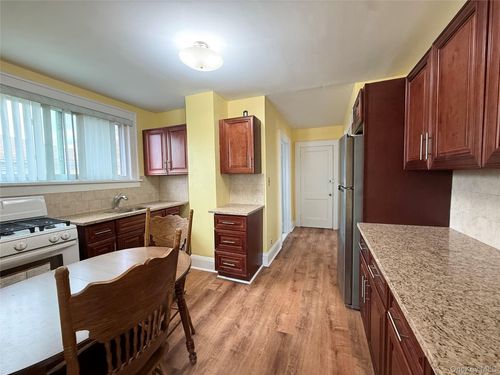 46 Dunston Ave, Yonkers, NY, 10701-6355 | Card Image