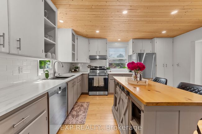 33202 Back St, House other with 3 bedrooms, 2 bathrooms and 4 parking in Iona Station ON | Image 4