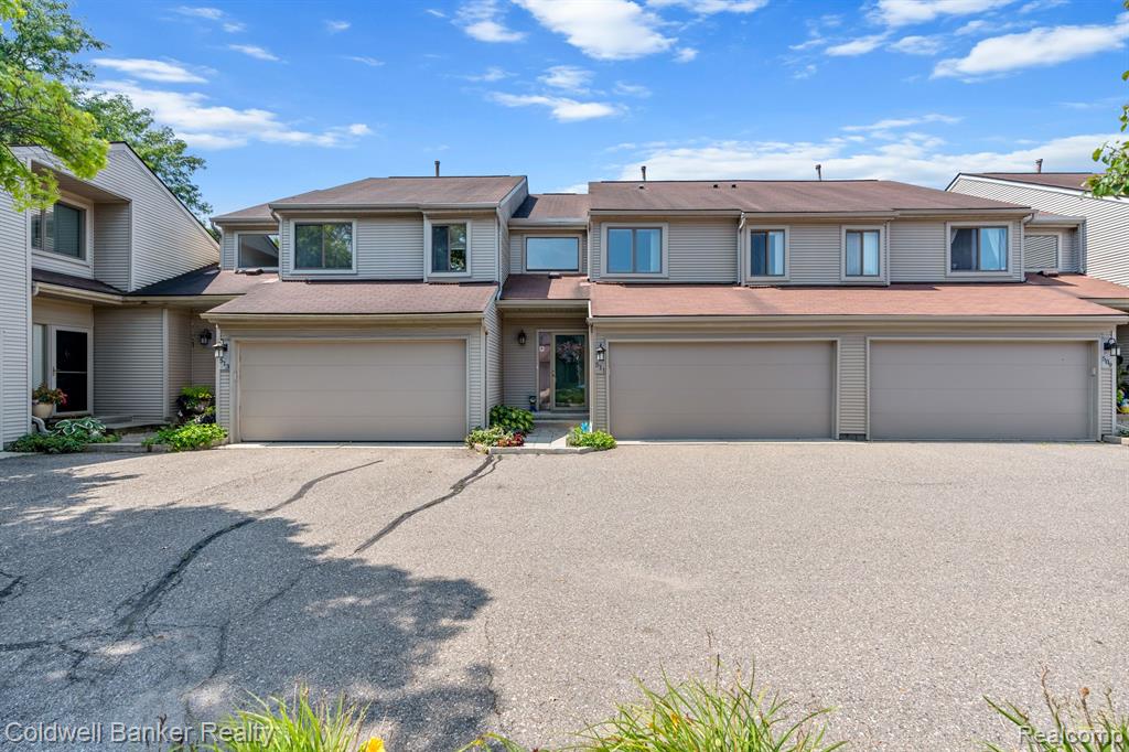 Plymouth Ct, Rochester Hills, MI 48307