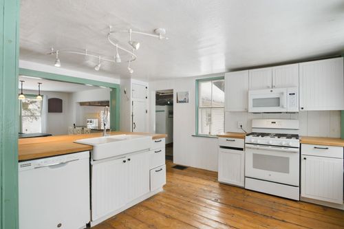 30 Back St, Newfane, VT, 05345-9523 | Card Image