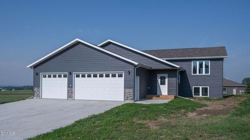 1709 Blackstone Loop E, Beulah, ND, 58523-8502 | Card Image