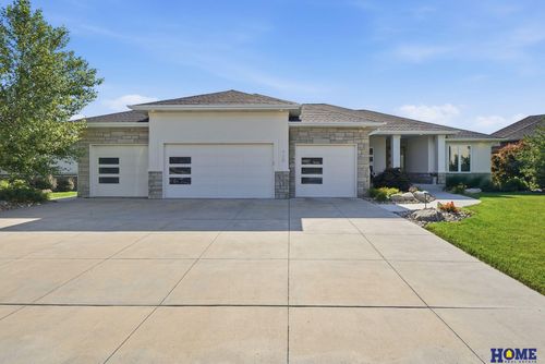 720 N 100th St, Lincoln, NE, 68527-3725 | Card Image
