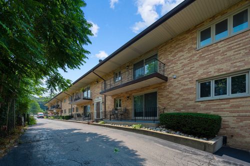 apt-2d-8996 Archer Ave, Willow Springs, IL, 60480-1228 | Card Image
