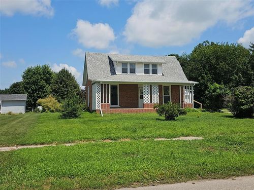 1105 E 5th St, Vinton, IA, 52349-2322 | Card Image