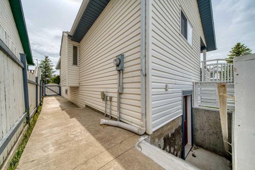 119 Applemont Close Se, Calgary, AB, T2A7S3 | Card Image