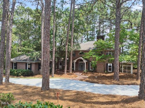 11 Abington Dr, Pinehurst, NC, 28374-9044 | Card Image