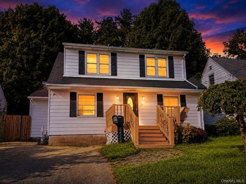 25 Independence Ave, Middletown, NY, 10940-5928 | Card Image