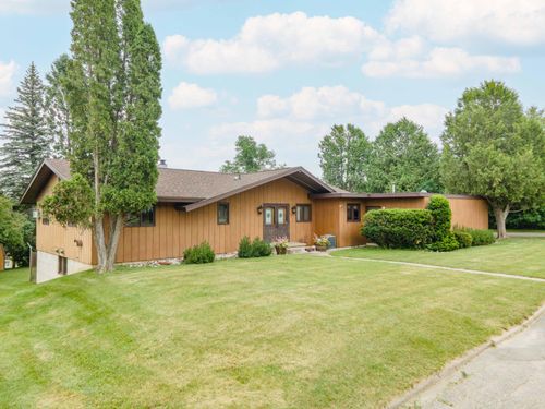 222 N 10th Ave, Iron River, MI, 49935-1624 | Card Image