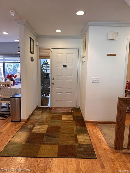 5505 Walnut Cir W, West Bloomfield, MI, 48322-1269 | Card Image