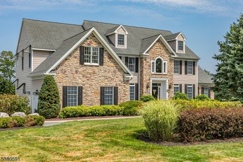 2 Dairy Farm Ln, Lambertville, NJ, 08530-3527 | Card Image