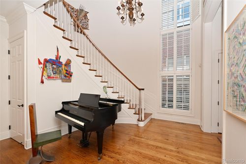 995 Pierce St, Birmingham, MI, 48009-1754 | Card Image