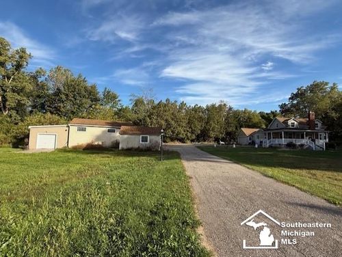 261 Carleton Rockwood Rd, Carleton, MI, 48117-9739 | Card Image