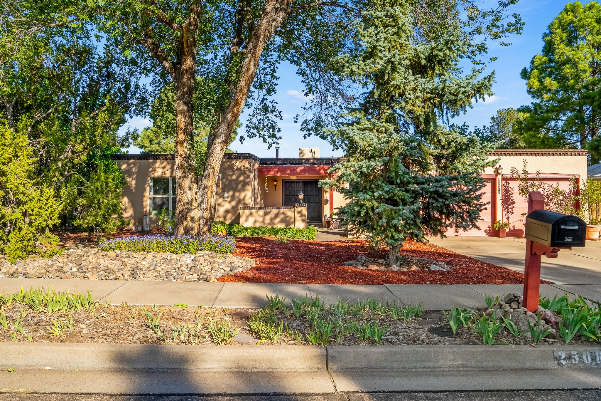 Camino Alfredo , Santa Fe, NM 87505