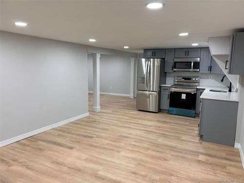 660 Great Neck Rd, Copiague, NY, 11726-3811 | Card Image