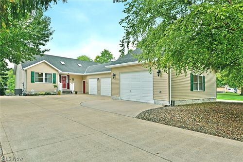 1835 Morning Star Dr, Roaming Shores, OH, 44084-9637 | Card Image