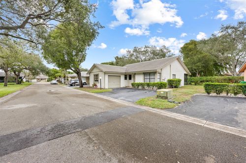 425 Shadow Wood Ln, Coral Springs, FL, 33071-6965 | Card Image