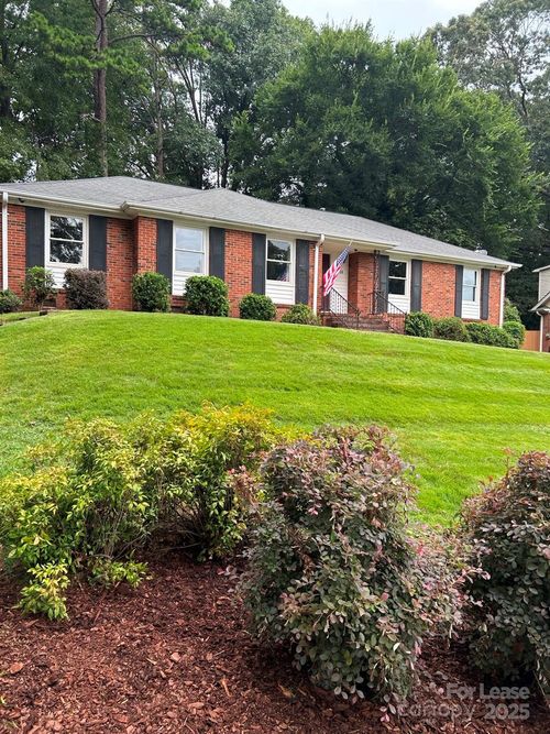 6918 Woodstock Dr, Charlotte, NC, 28210-6541 | Card Image