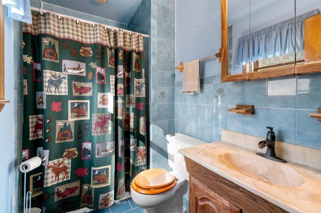 Full bathroom off the primary bedroom | Image 13