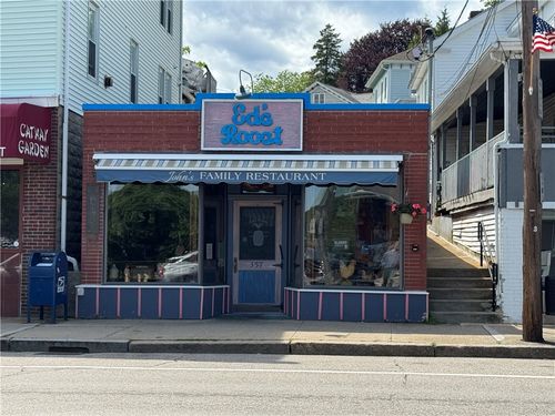 357 Main St, East Greenwich, RI, 02818-3642 | Card Image