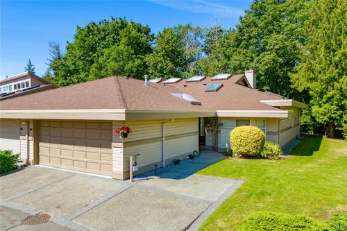 902 Lakes Blvd, Parksville, BC, V9P2P8 | Card Image