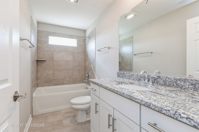 704R Oak Hollow Rd, Home with 3 bedrooms, 3 bathrooms and 2 parking in Crystal Lake IL | Image 8