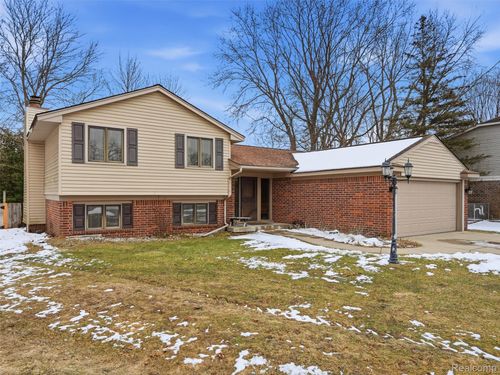 5530 Fox Chase Ln, Clarkston, MI, 48346-3914 | Card Image