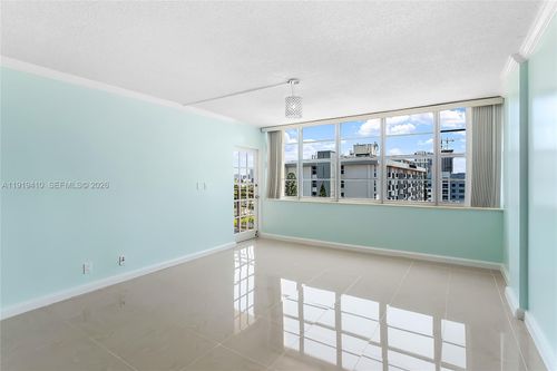 907-2025 Ne 164th St, North Miami Beach, FL, 33162-4108 | Card Image