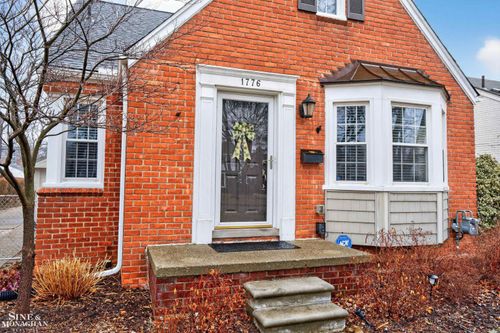 1776 Manchester Blvd, Grosse Pointe Woods, MI, 48236-1920 | Card Image