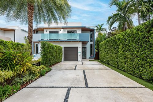 8857 Sw 28th St, Miami, FL, 33165-3212 | Card Image