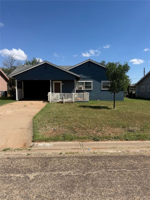 1515 James St, Sweetwater, TX, 79556-4743 | Card Image