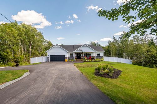 32 Cyan Crt, House with 4 bedrooms, 3 bathrooms and 4 parking in Middle Sackville NS | Card Image