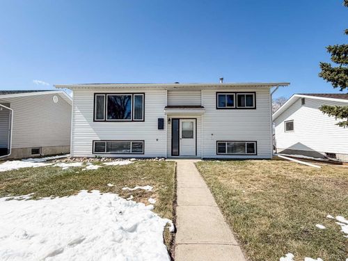 4914 47 Street, Stettler, AB, T4K1A4 | Card Image