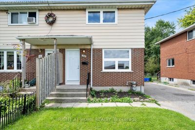 1098 Cedar St, Home with 3 bedrooms, 1 bathrooms and 4 parking in Oshawa ON | Image 1