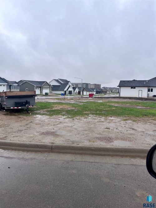 6013 W Mckinley Cir, Sioux Falls, SD, 57107-3094 | Card Image