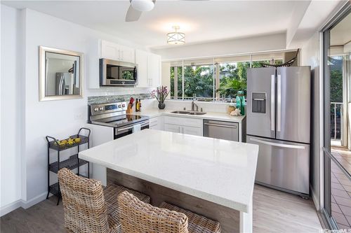 apt-201-439 Keoniana St, Honolulu, HI, 96815-2086 | Card Image