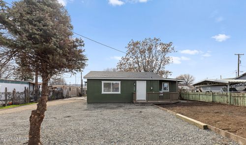 1904 Mcnair Ave, Union Gap, WA, 98903-4014 | Card Image