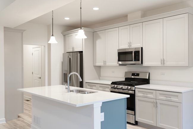 513 Amherst Dr, Townhouse with 3 bedrooms, 3 bathrooms and 4 parking in Sycamore IL | Image 8