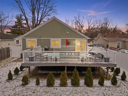 26450 Beamer St, Harrison Township, MI, 48045-2512 | Card Image