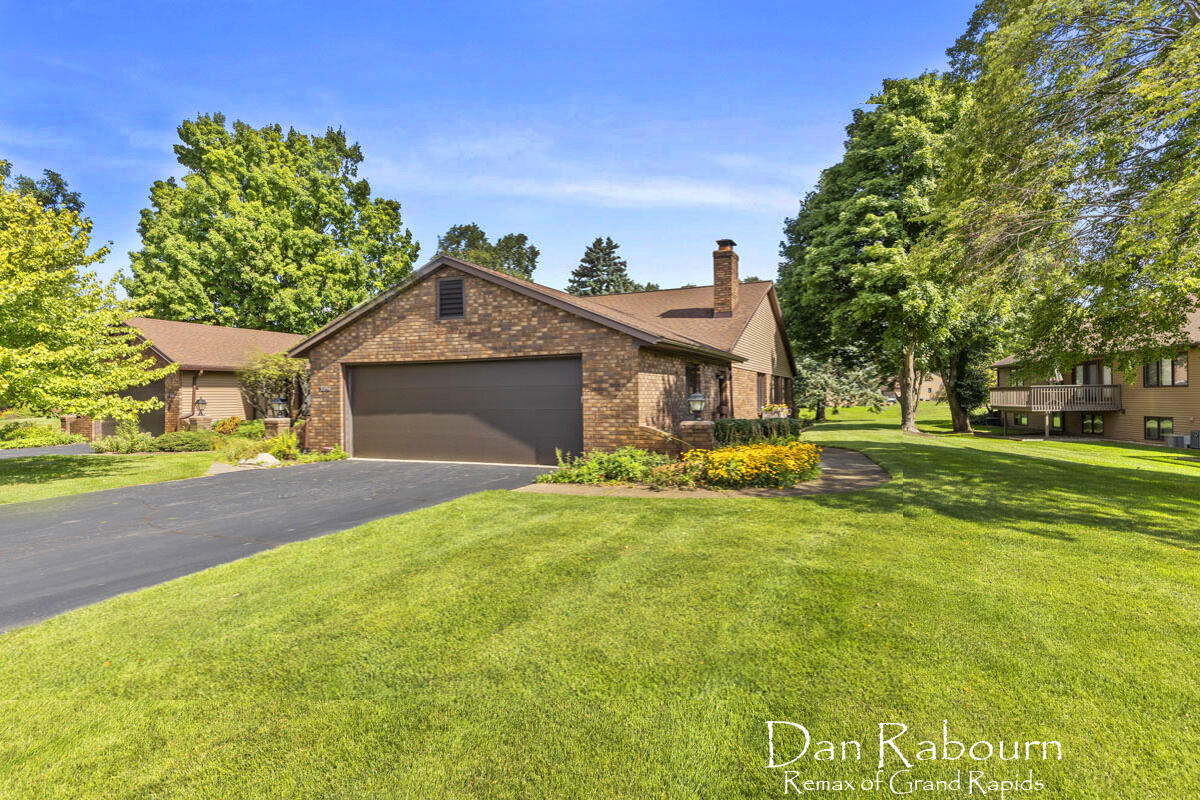 Johnson Ct, Grandville, MI 49418