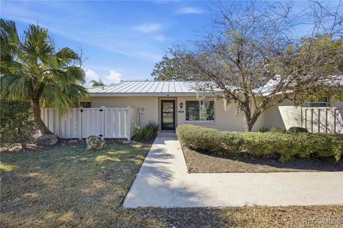 11586 W Bayshore Dr, CRYSTAL RIVER, FL, 34429-5221 | Card Image