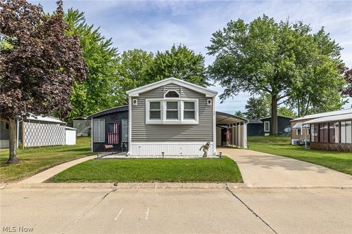 12 Sycamore Dr, Olmsted Twp, OH, 44138-2979 | Card Image