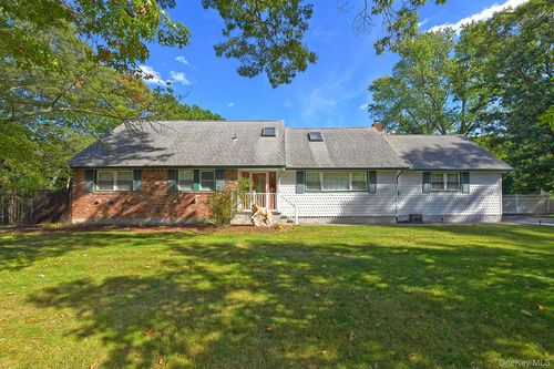 1 Millet St, Dix Hills, NY, 11746-8105 | Card Image